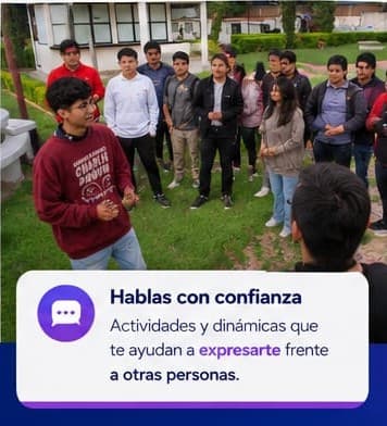 Alumnos de pie formando un círculo durante una actividad al aire libre